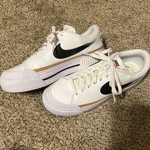 Nike women’s court legacy lift sneakers